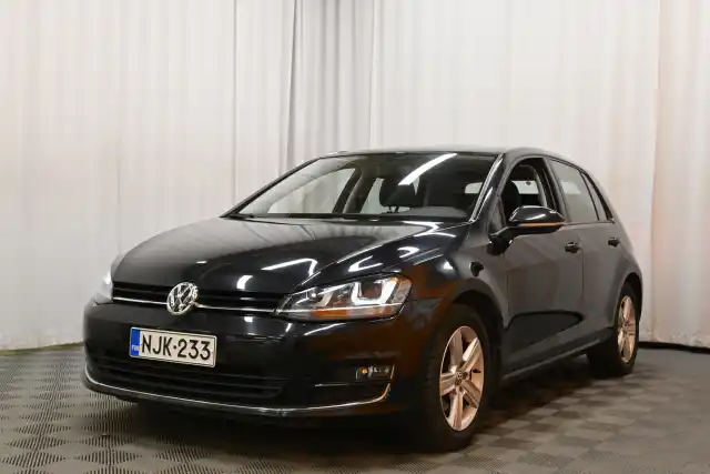 Musta Viistoperä, Volkswagen Golf – NJK-233