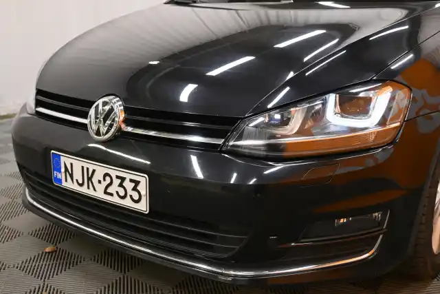 Musta Viistoperä, Volkswagen Golf – NJK-233