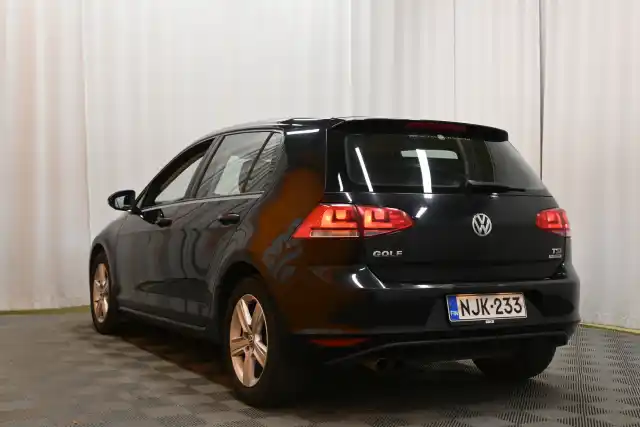 Musta Viistoperä, Volkswagen Golf – NJK-233