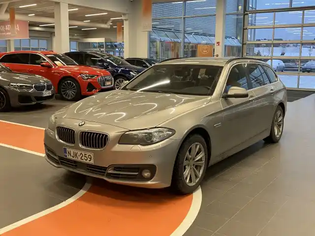 Harmaa Farmari, BMW 520 – NJK-259