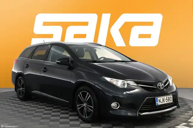 Harmaa Farmari, Toyota Auris – NJK-580