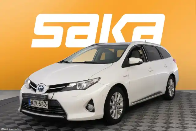 Valkoinen Farmari, Toyota Auris – NJK-583