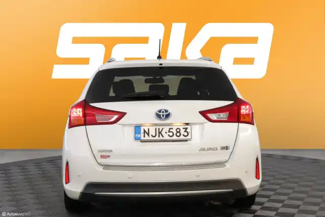 Valkoinen Farmari, Toyota Auris – NJK-583