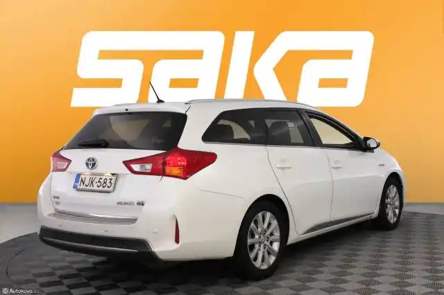 Valkoinen Farmari, Toyota Auris – NJK-583