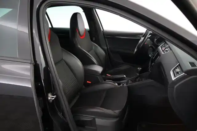 Musta Viistoperä, Skoda OCTAVIA – NJN-477