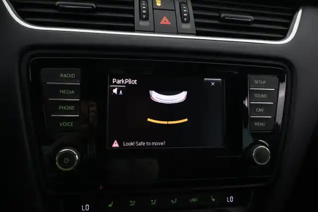 Musta Viistoperä, Skoda OCTAVIA – NJN-477