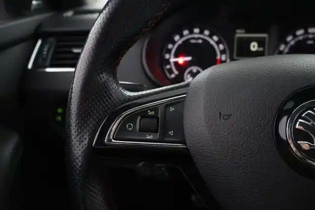 Musta Viistoperä, Skoda OCTAVIA – NJN-477