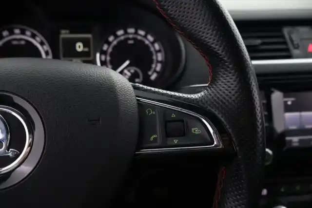 Musta Viistoperä, Skoda OCTAVIA – NJN-477