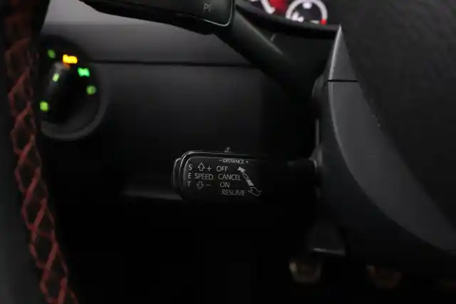 Musta Viistoperä, Skoda OCTAVIA – NJN-477