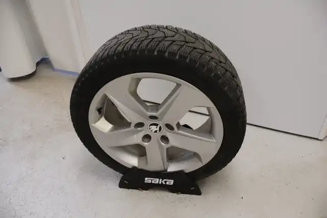 Musta Viistoperä, Skoda OCTAVIA – NJN-477