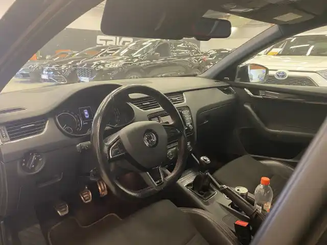 Musta Viistoperä, Skoda OCTAVIA – NJN-477