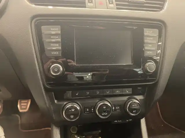 Musta Viistoperä, Skoda OCTAVIA – NJN-477