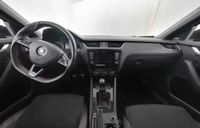 Musta Viistoperä, Skoda OCTAVIA – NJN-477