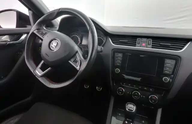 Musta Viistoperä, Skoda OCTAVIA – NJN-477