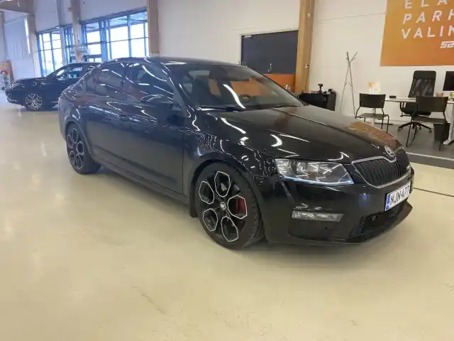 Musta Viistoperä, Skoda OCTAVIA – NJN-477