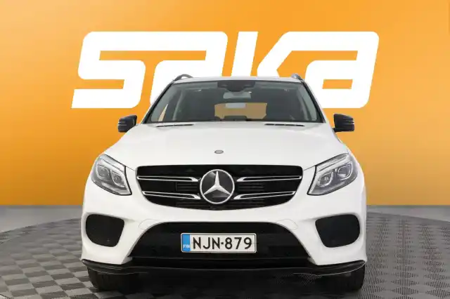Valkoinen Maastoauto, Mercedes-Benz GLE – NJN-879