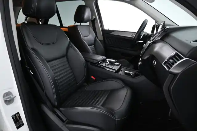 Valkoinen Maastoauto, Mercedes-Benz GLE – NJN-879
