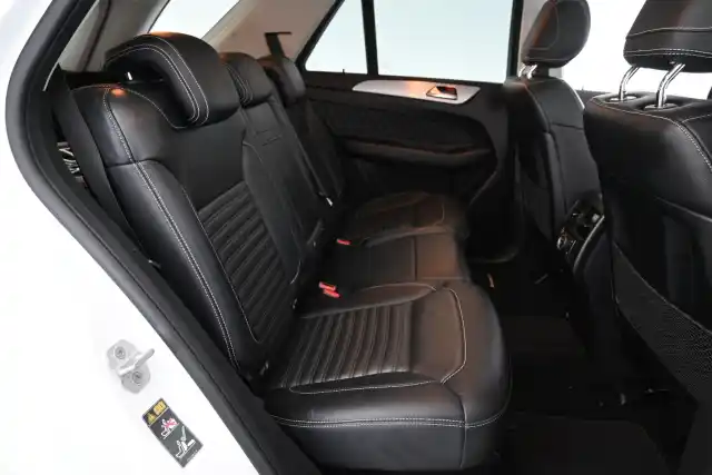 Valkoinen Maastoauto, Mercedes-Benz GLE – NJN-879
