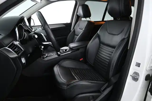 Valkoinen Maastoauto, Mercedes-Benz GLE – NJN-879