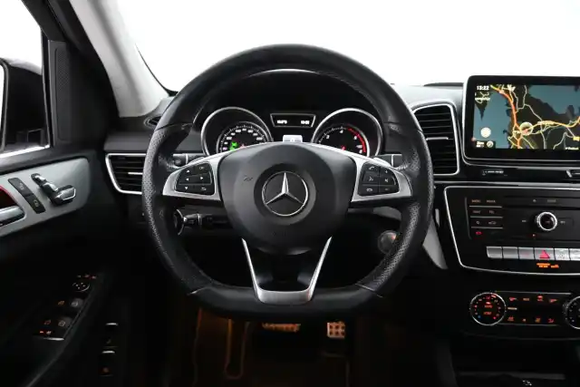 Valkoinen Maastoauto, Mercedes-Benz GLE – NJN-879