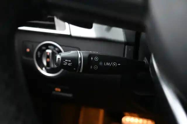 Valkoinen Maastoauto, Mercedes-Benz GLE – NJN-879