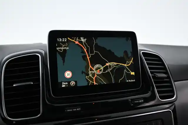 Valkoinen Maastoauto, Mercedes-Benz GLE – NJN-879