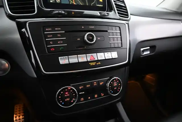 Valkoinen Maastoauto, Mercedes-Benz GLE – NJN-879