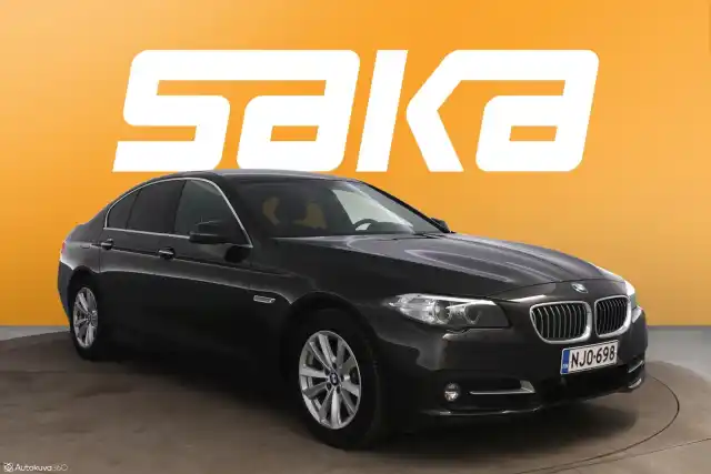 Ruskea Sedan, BMW 520 – NJO-698