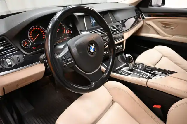 Musta Farmari, BMW 518 – NJO-711