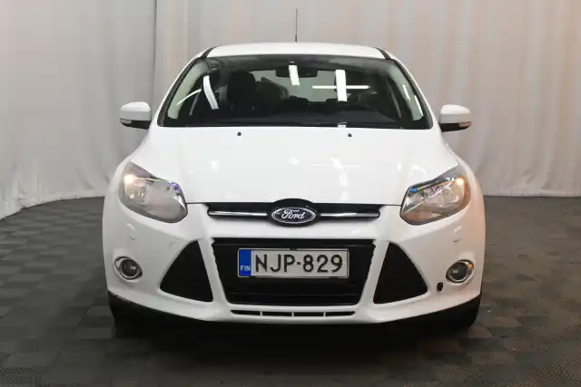 Valkoinen Farmari, Ford Focus – NJP-829