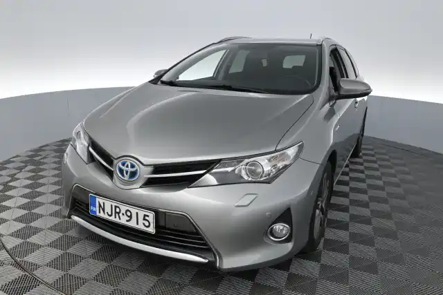 Harmaa Farmari, Toyota Auris – NJR-915