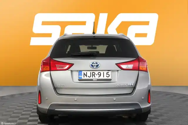 Harmaa Farmari, Toyota Auris – NJR-915