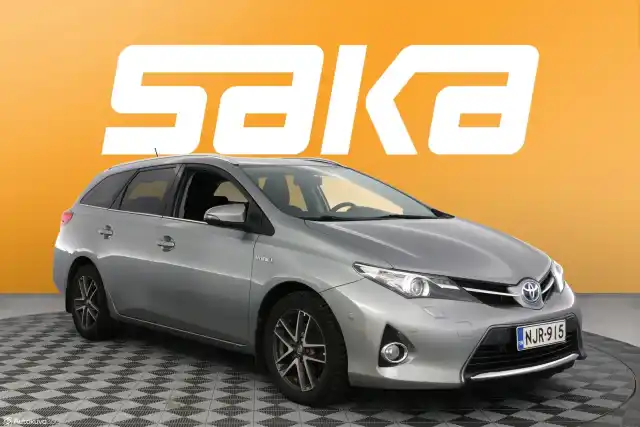 Harmaa Farmari, Toyota Auris – NJR-915