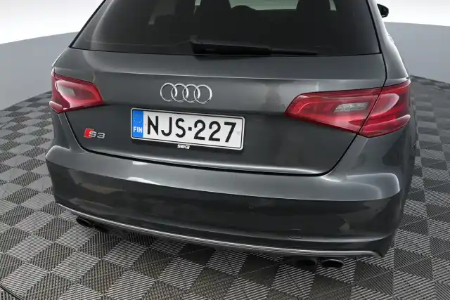 Harmaa Viistoperä, Audi S3 – NJS-227