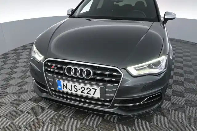 Harmaa Viistoperä, Audi S3 – NJS-227