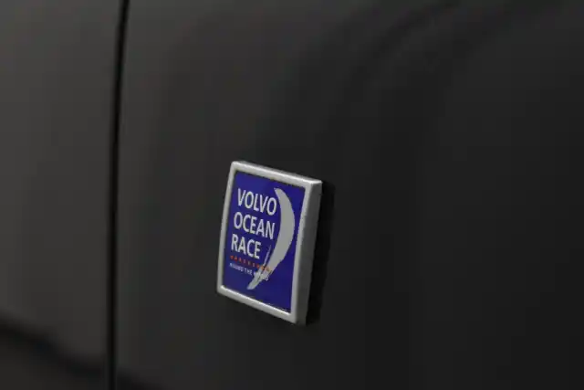 Musta Viistoperä, Volvo V40 – NJS-600