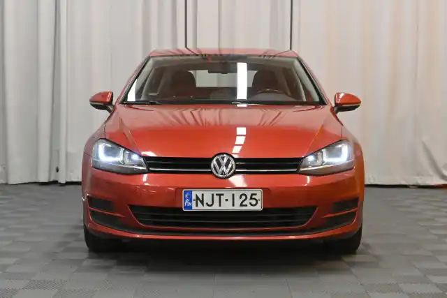 Punainen Viistoperä, Volkswagen Golf – NJT-125