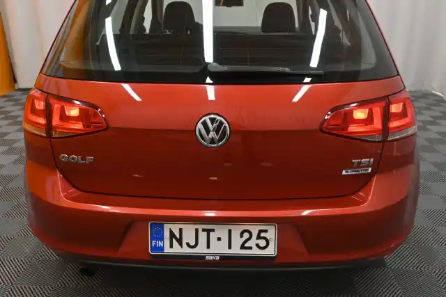 Punainen Viistoperä, Volkswagen Golf – NJT-125