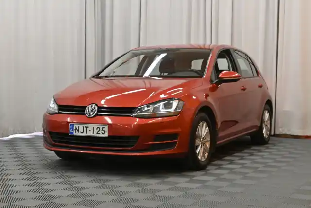 Punainen Viistoperä, Volkswagen Golf – NJT-125