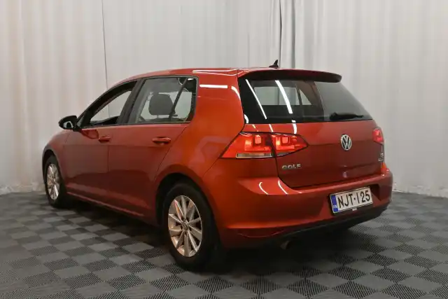 Punainen Viistoperä, Volkswagen Golf – NJT-125