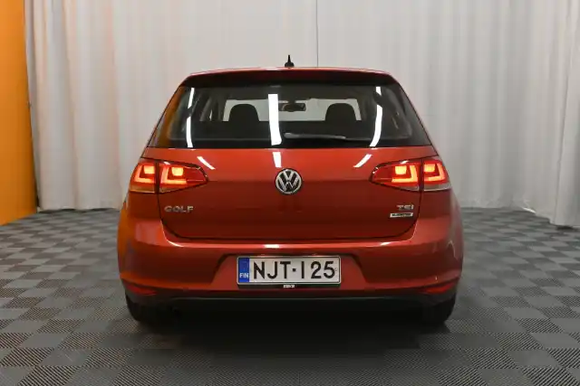 Punainen Viistoperä, Volkswagen Golf – NJT-125