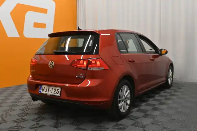 Punainen Viistoperä, Volkswagen Golf – NJT-125