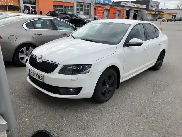 Valkoinen Viistoperä, Skoda Octavia – NJT-583