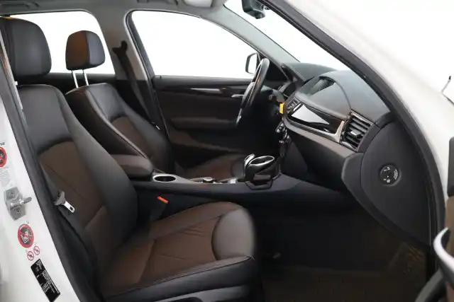 Valkoinen Maastoauto, BMW X1 – NJT-975