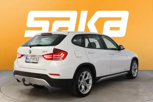 Valkoinen Maastoauto, BMW X1 – NJT-975