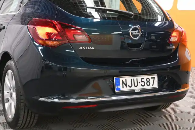 Vihreä Viistoperä, Opel Astra – NJU-587