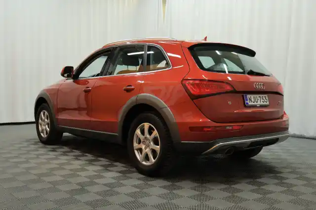 Punainen Maastoauto, Audi Q5 – NJU-753