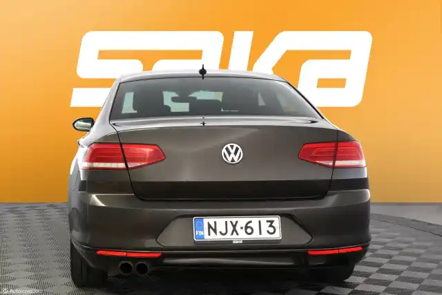 Ruskea (beige) Sedan, Volkswagen Passat – NJX-613