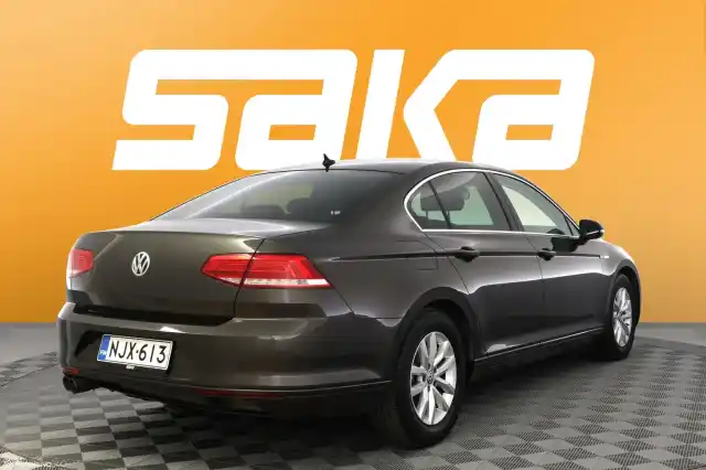 Ruskea (beige) Sedan, Volkswagen Passat – NJX-613