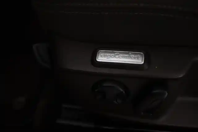 Ruskea (beige) Sedan, Volkswagen Passat – NJX-613